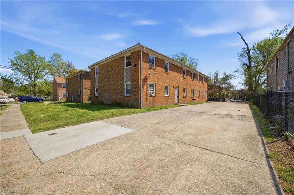 311 Ashlawn DR #3, NORFOLK VA 23505 - Photo 2