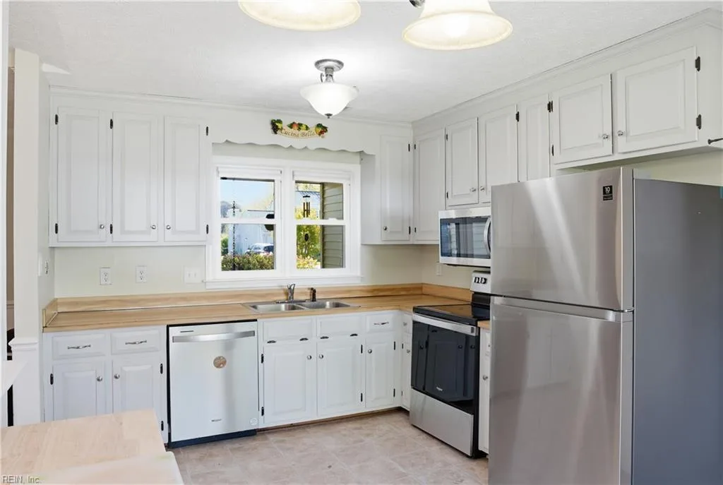 50 Sandy Lake DR, HAMPTON VA 23666 - Photo 4