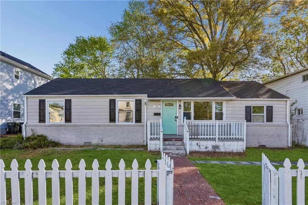 220 Taylor AVE W, HAMPTON VA 23663 - Main photo