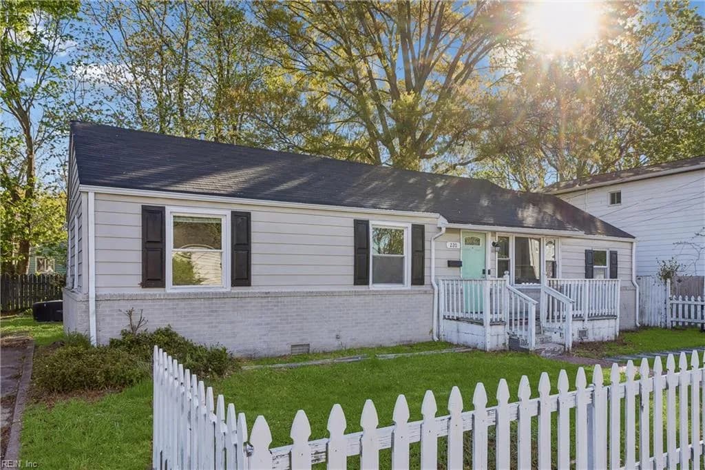 220 Taylor AVE W, HAMPTON VA 23663 - Photo 3