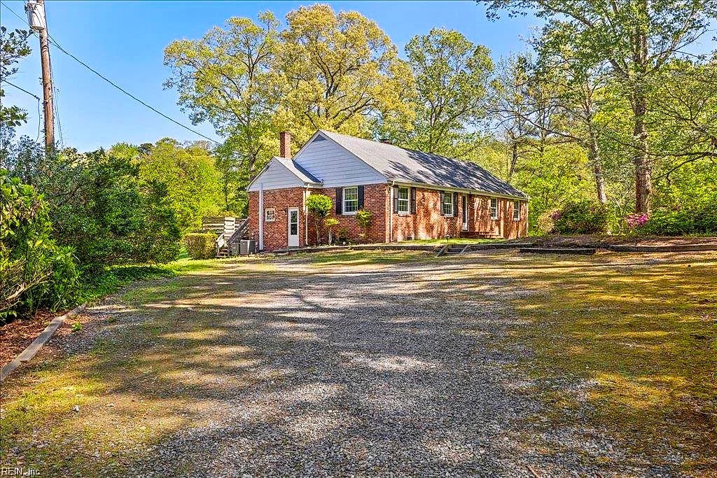 3916 Thalia DR, Virginia Beach — 5 bed Residential, 2,695 sqft