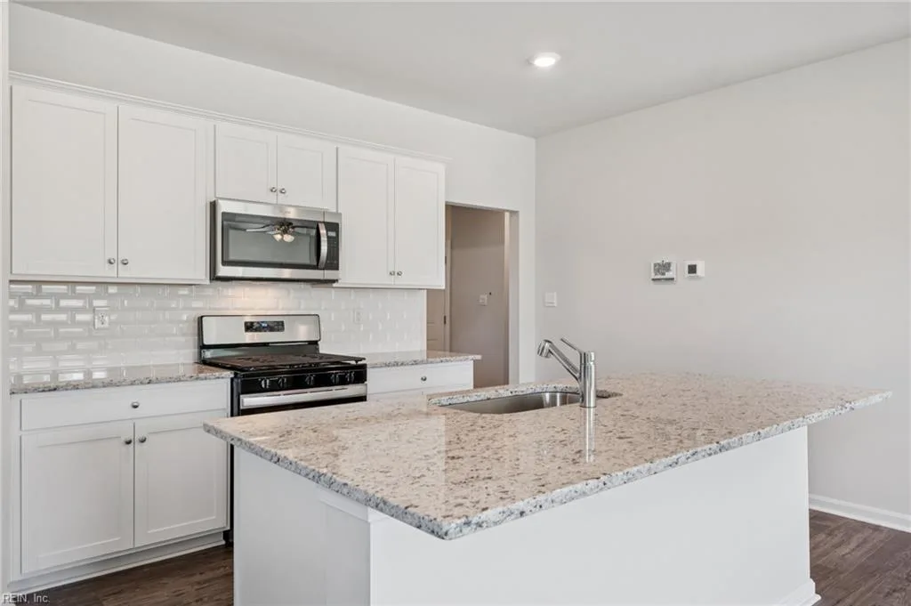 109 Gallop WAY, YORKTOWN VA 23690 - Photo 4