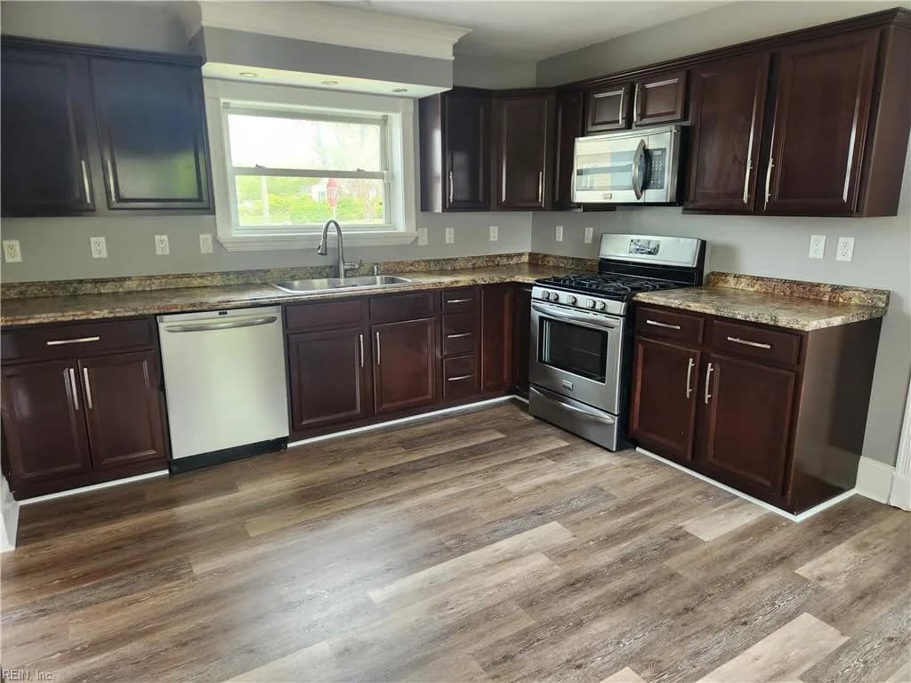 547 Leonard RD, NORFOLK VA 23505 - Photo 5