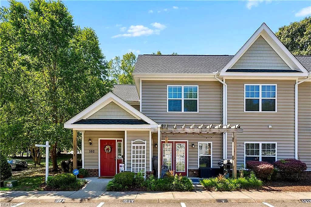 102 Lakeview CV, Smithfield — 4 bed Residential, 1,985 sqft