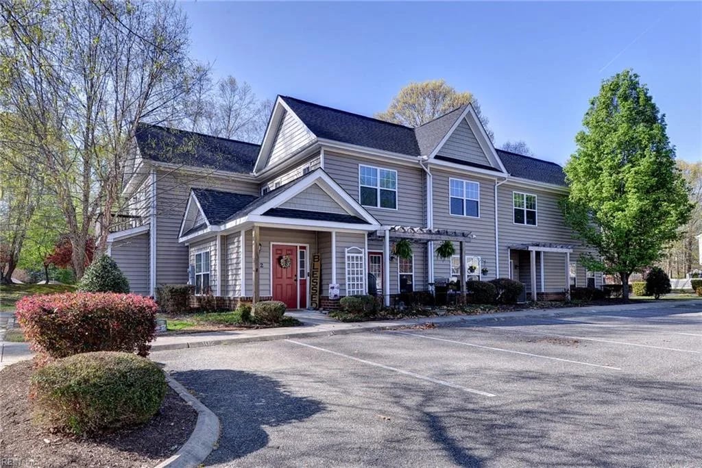 102 Lakeview CV, SMITHFIELD VA 23430