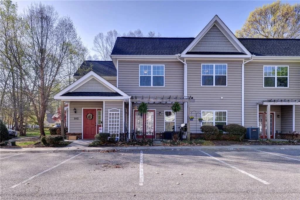 102 Lakeview CV, SMITHFIELD VA 23430 - Photo 3