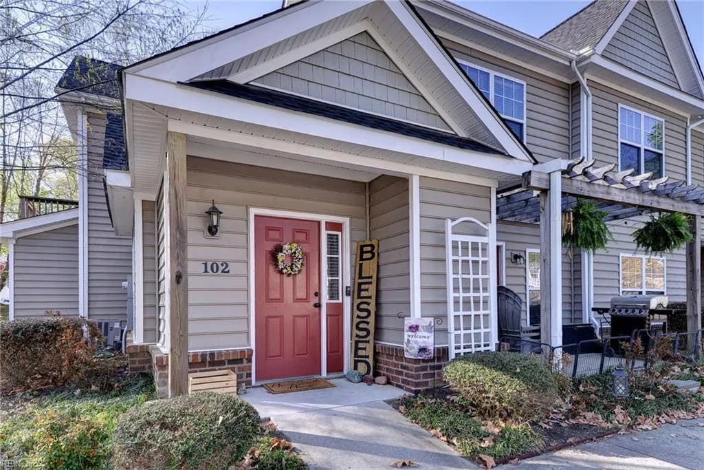 102 Lakeview CV, SMITHFIELD VA 23430 - Photo 4