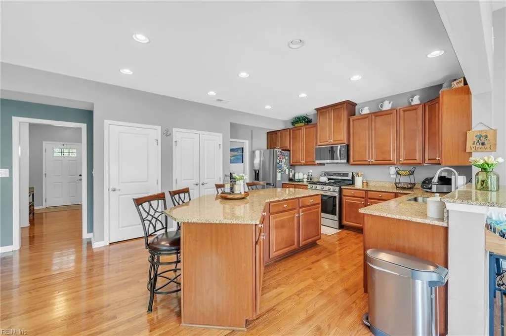607 Rockies CT, CHESAPEAKE VA 23320 - Photo 3