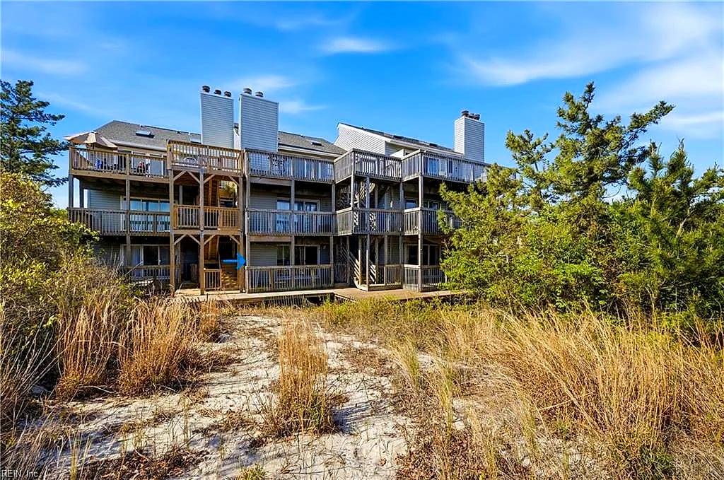 9716 7th Bay ST #201, Norfolk — 2 bed Residential, 893 sqft