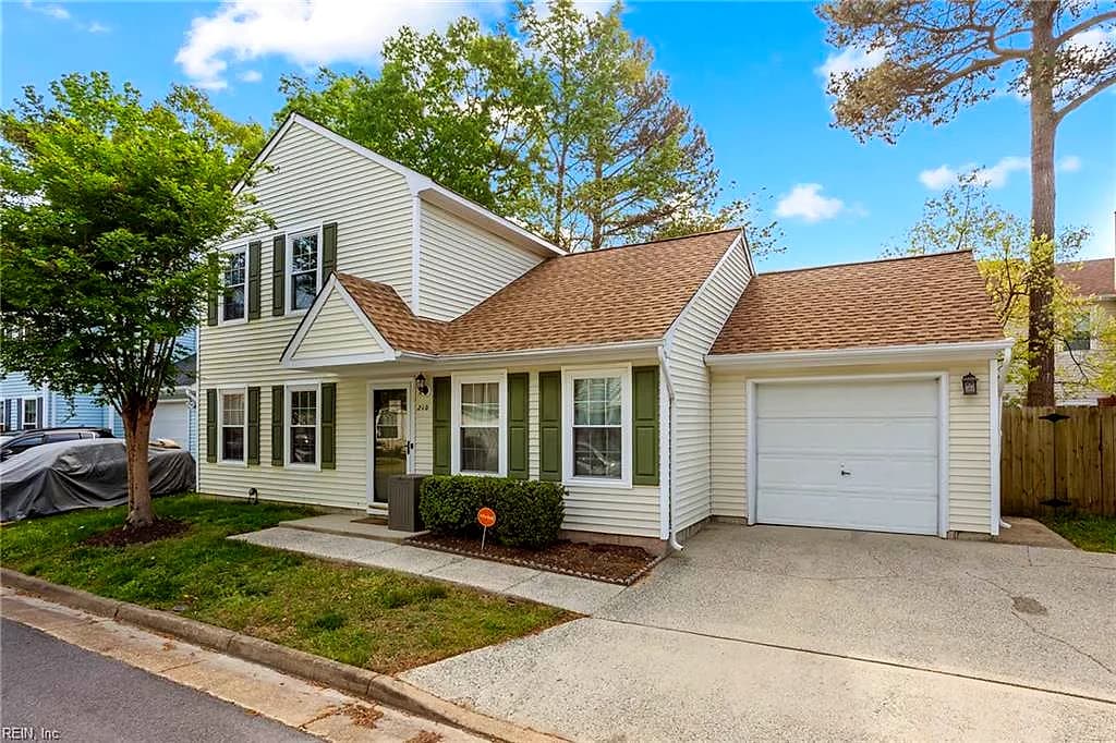 210 S Hunt Club RN, NEWPORT NEWS VA 23608 - Main photo