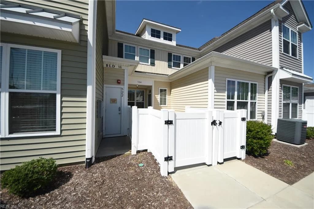 504 Fishers CT, HAMPTON VA 23666 - Photo 2
