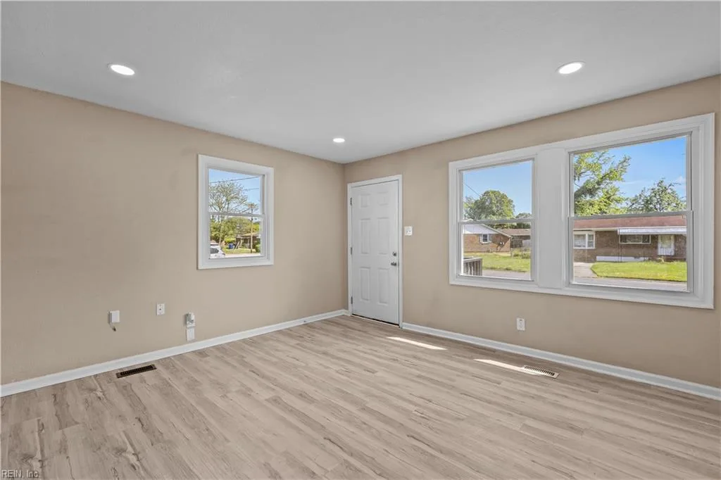 902 Mineo LN, PORTSMOUTH VA 23701 - Photo 5