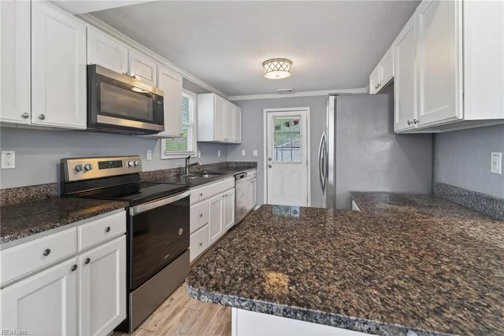 119 Rosewood Dr, Hampton, VA 23669, USA - Photo 4
