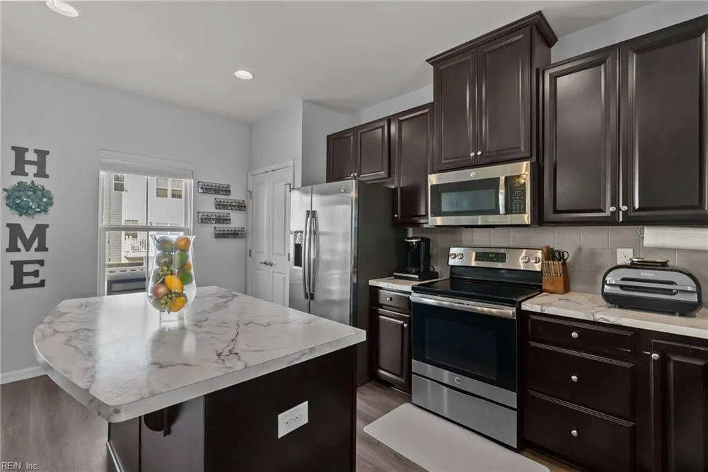 364 Spring Hill PL, SMITHFIELD VA 23430 - Photo 4