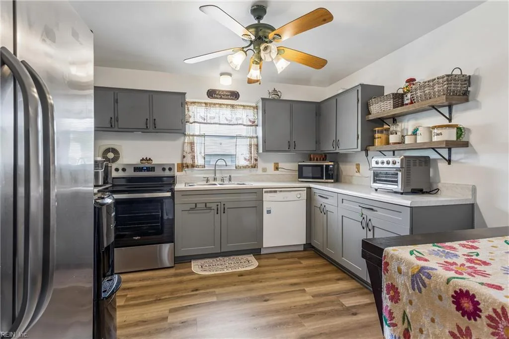 5014 Hazelwood RD, HAMPTON VA 23605 - Photo 4