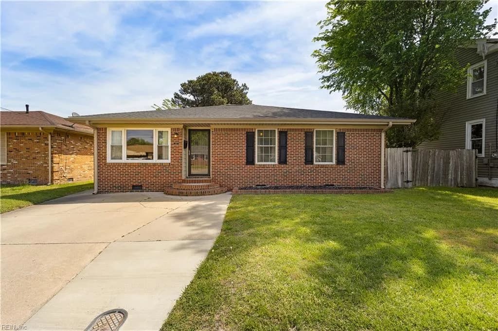 2121 Effingham ST, PORTSMOUTH VA 23704 - Photo 2