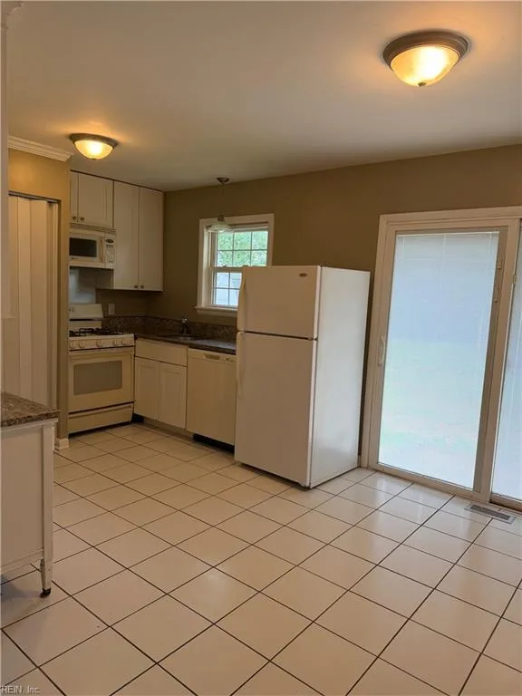 418 Hunlac AVE, HAMPTON VA 23664 - Photo 5