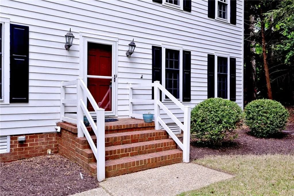 109 Daingerfield RD, WILLIAMSBURG VA 23185 - Photo 4
