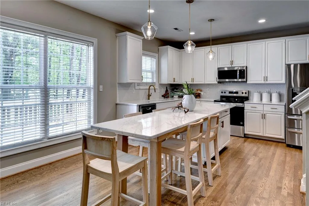 4032 Thorngate DR, WILLIAMSBURG VA 23188