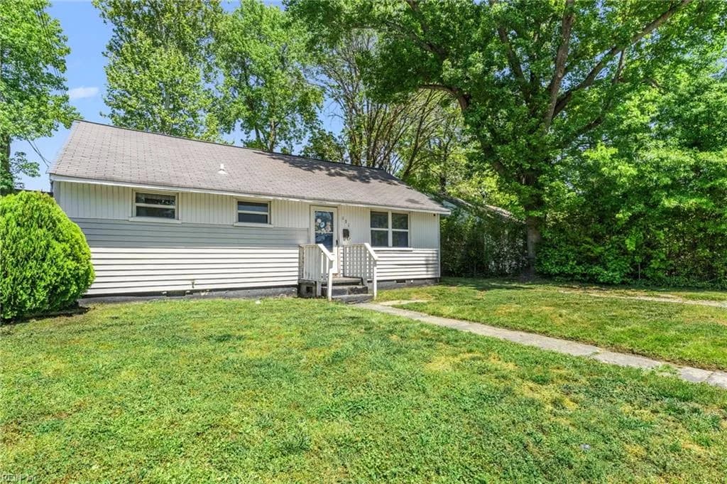 131 Jordan DR, HAMPTON VA 23666 - Photo 3