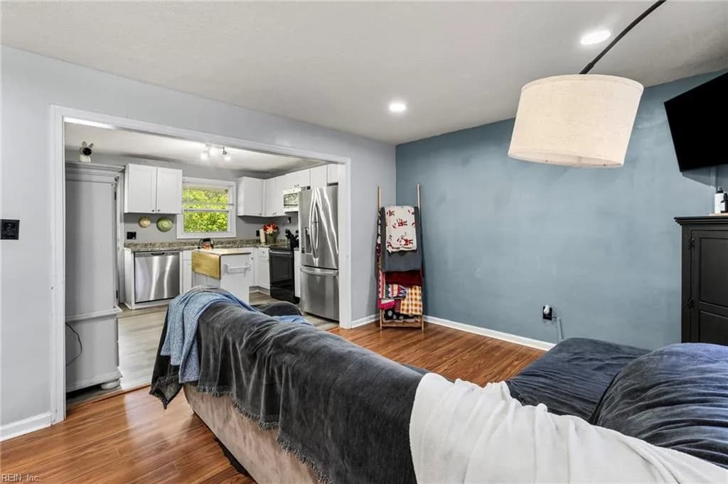 131 Jordan DR, HAMPTON VA 23666 - Photo 5