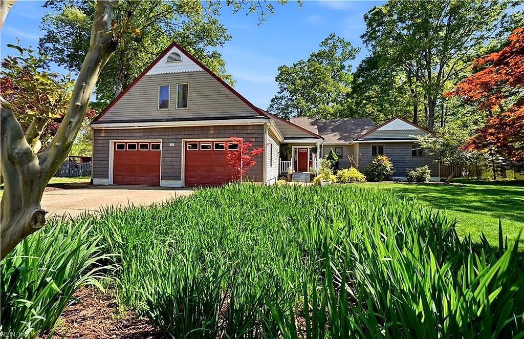 117 Larchwood RD, Yorktown — 4 bed Residential, 2,800 sqft