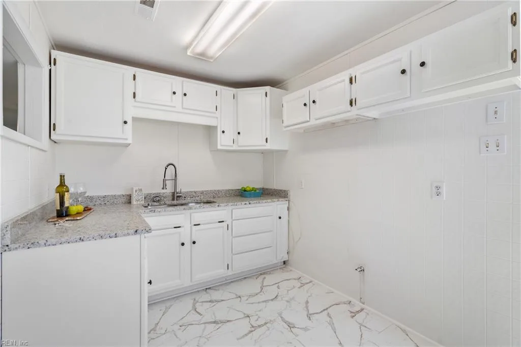 119 York DR, PORTSMOUTH VA 23702 - Photo 5