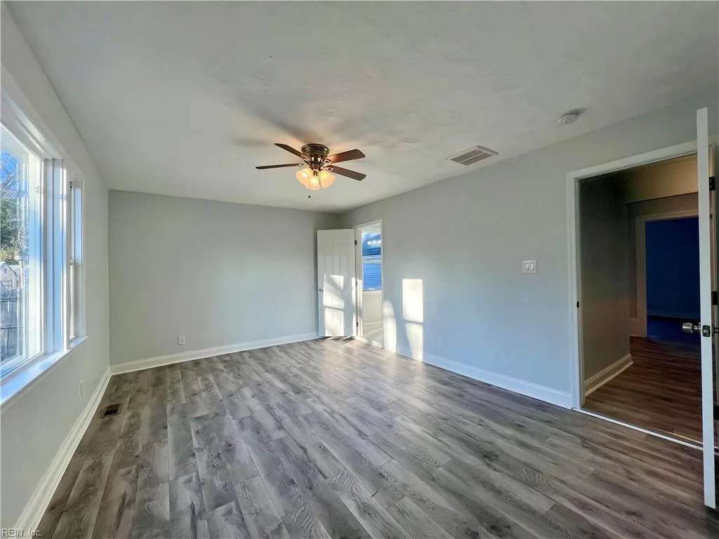423 Shenandoah RD, HAMPTON VA 23661 - Photo 3