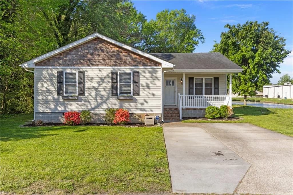 113 Walton RD, CHESAPEAKE VA 23320 - Photo 2