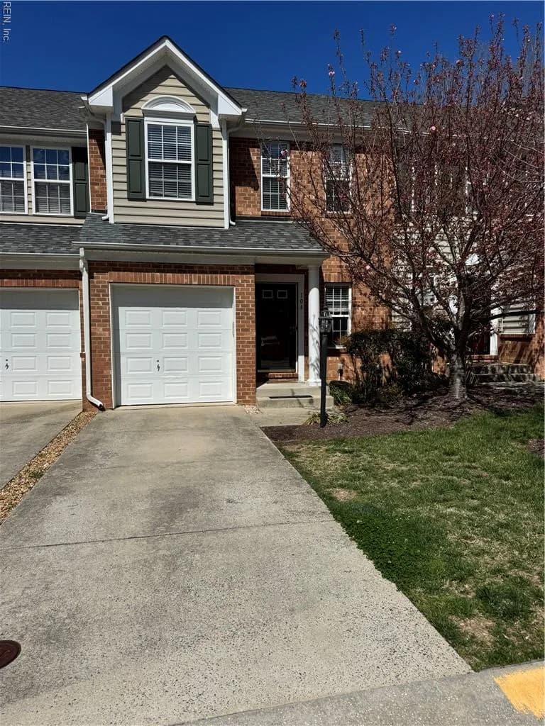 104 Daniels DR, YORKTOWN VA 23690 - Main photo