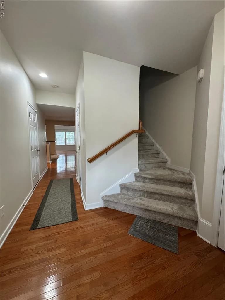 104 Daniels DR, YORKTOWN VA 23690 - Photo 3