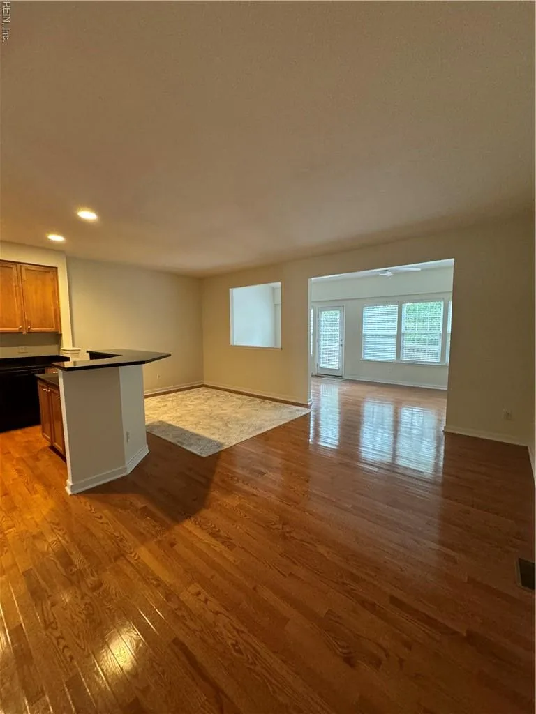 104 Daniels DR, YORKTOWN VA 23690 - Photo 4