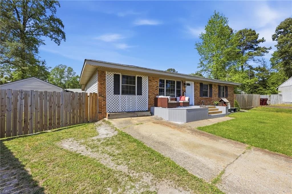 568 Trent AVE, CHESAPEAKE VA 23323 - Photo 3