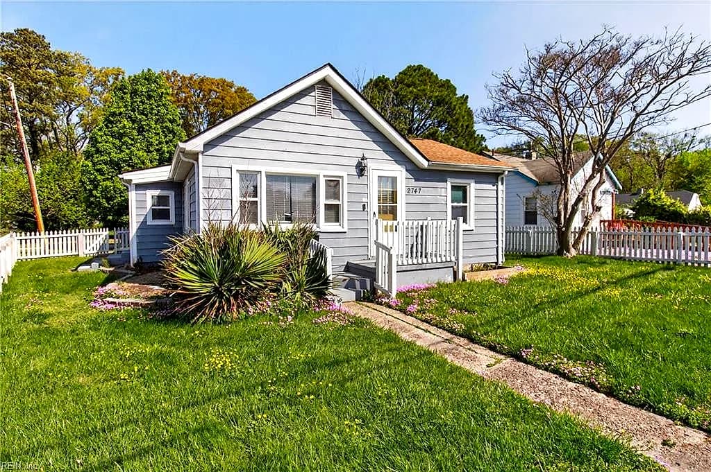 2747 Jamestown AVE, HAMPTON VA 23661 - Photo 3
