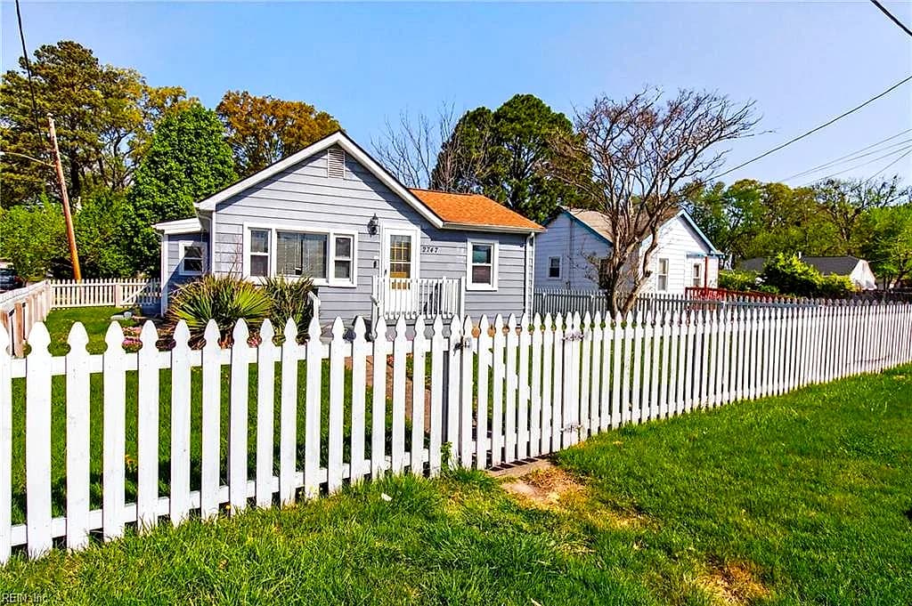 2747 Jamestown AVE, HAMPTON VA 23661 - Photo 4