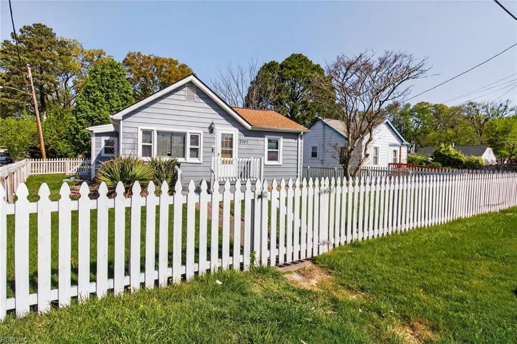 2747 Jamestown AVE, HAMPTON VA 23661 - Photo 4
