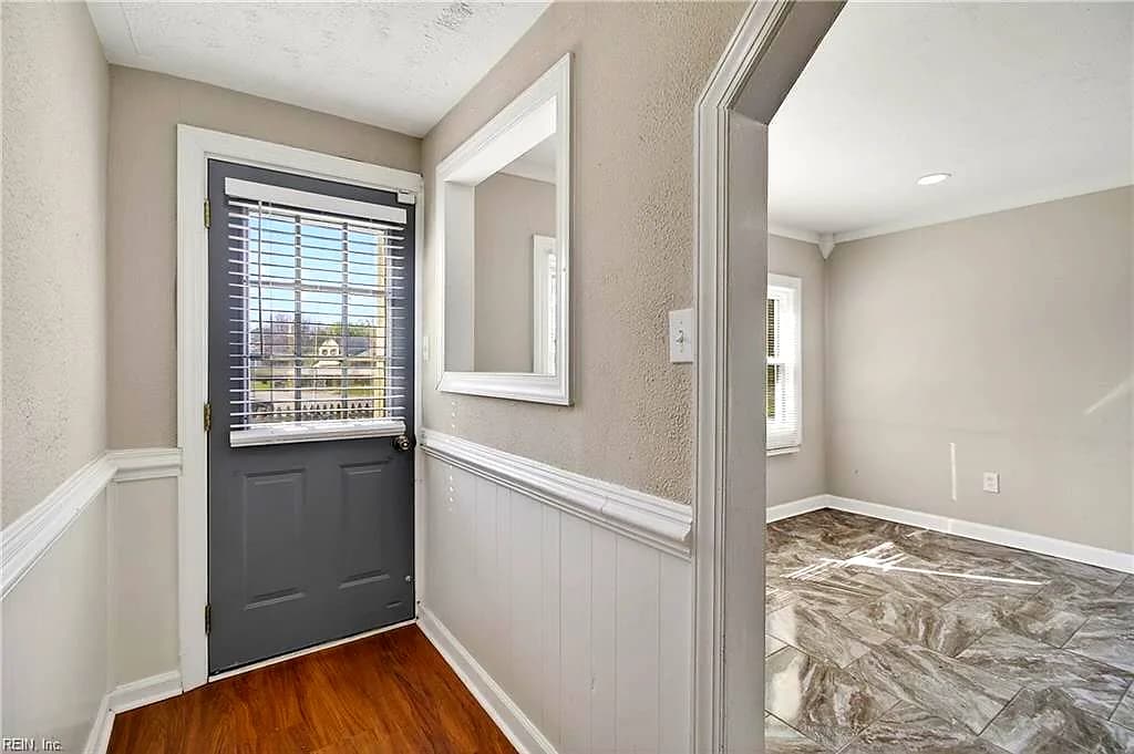 2747 Jamestown AVE, HAMPTON VA 23661 - Photo 5