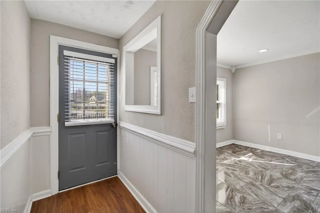 2747 Jamestown AVE, HAMPTON VA 23661 - Photo 5