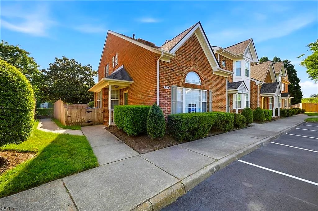 834 W Lake CIR, Chesapeake — 2 bed Residential, 1,440 sqft