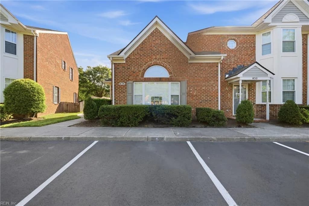 834 W Lake CIR, CHESAPEAKE VA 23322 - Photo 4