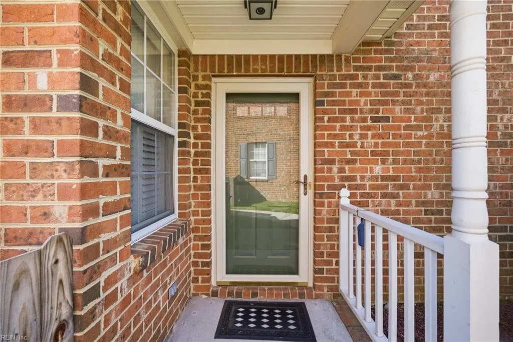 834 W Lake CIR, CHESAPEAKE VA 23322 - Photo 5