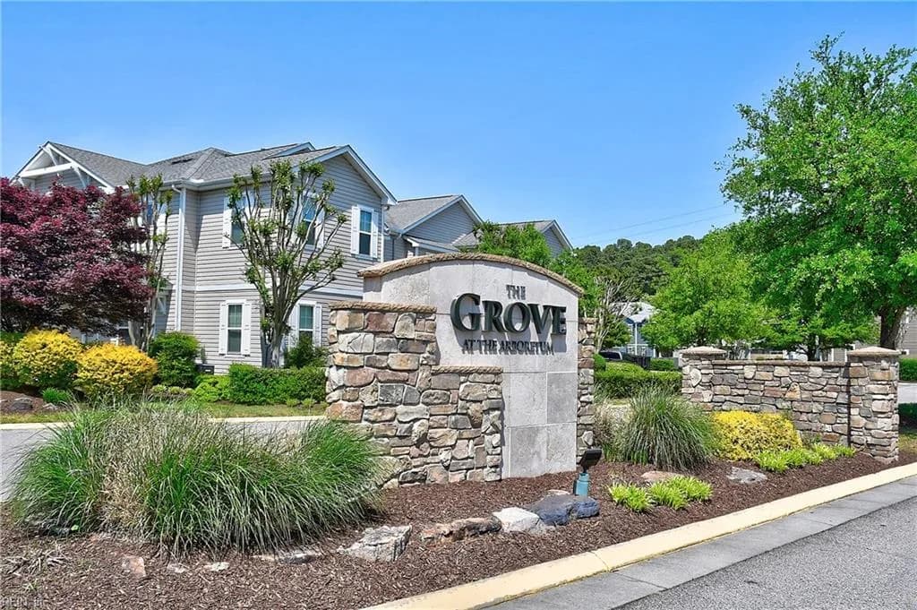 602 Lacy Oak DR, CHESAPEAKE VA 23320 - Photo 2