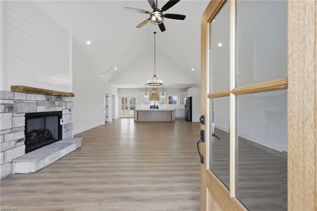 14002 Old Suffolk RD, WINDSOR VA 23487 - Photo 4