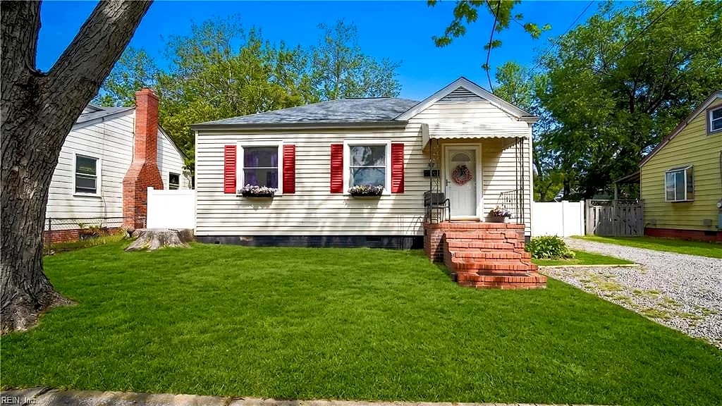 37 Cavalier RD, HAMPTON VA 23669 - Main photo