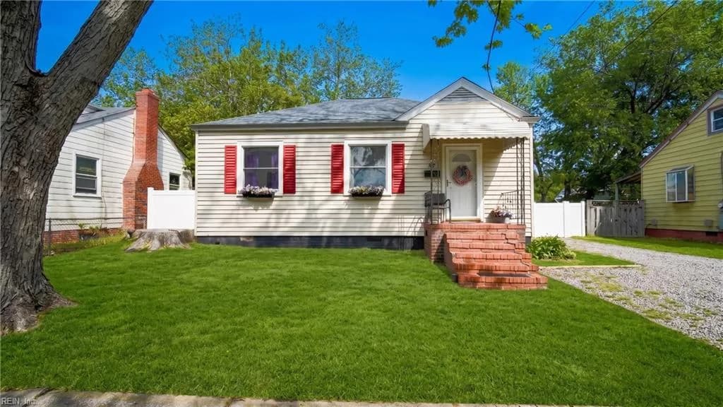 37 Cavalier RD, HAMPTON VA 23669 - Main photo
