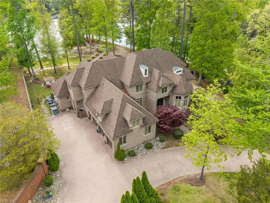 4016 Wheelgate LN, Virginia Beach — 6 bed Residential, 6,531 sqft
