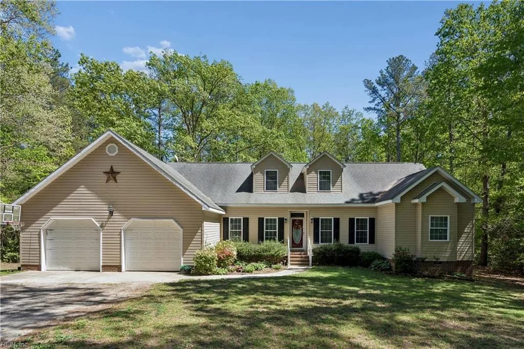10107 Woods Creek LN, GLOUCESTER VA 23061 - Photo 2
