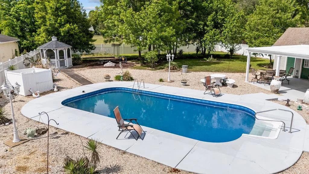 100 Crescent DR, FRANKLIN VA 23851 - Photo 3