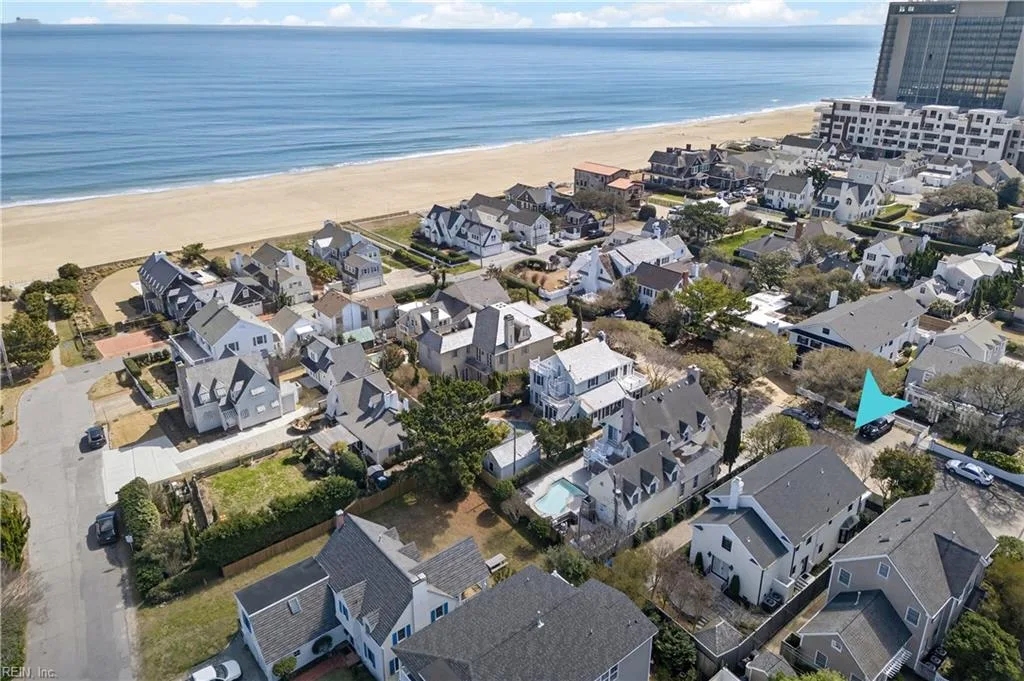 111 44th ST, Virginia Beach — 5 bed Residential, 5,734 sqft