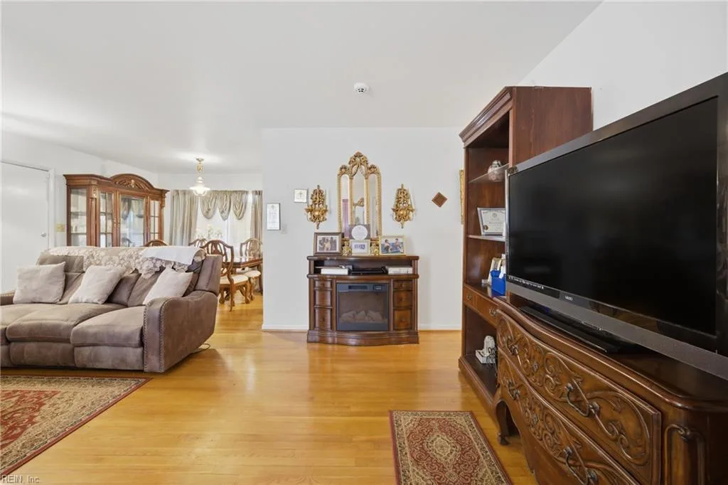 734 Milton DR, HAMPTON VA 23666 - Photo 5